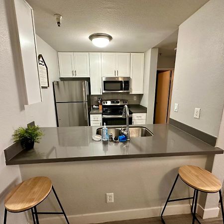 Entire Apartment + Parking ロサンゼルス エクステリア 写真