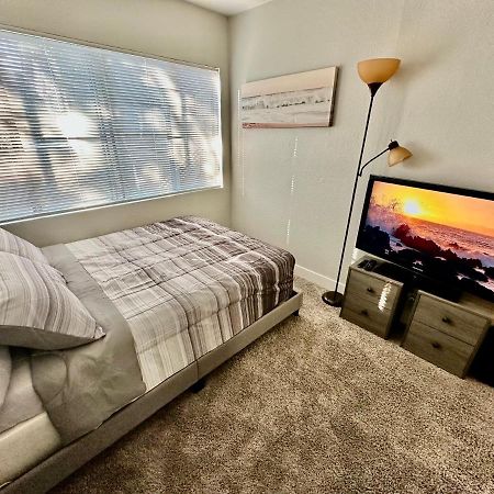 Entire Apartment + Parking ロサンゼルス エクステリア 写真