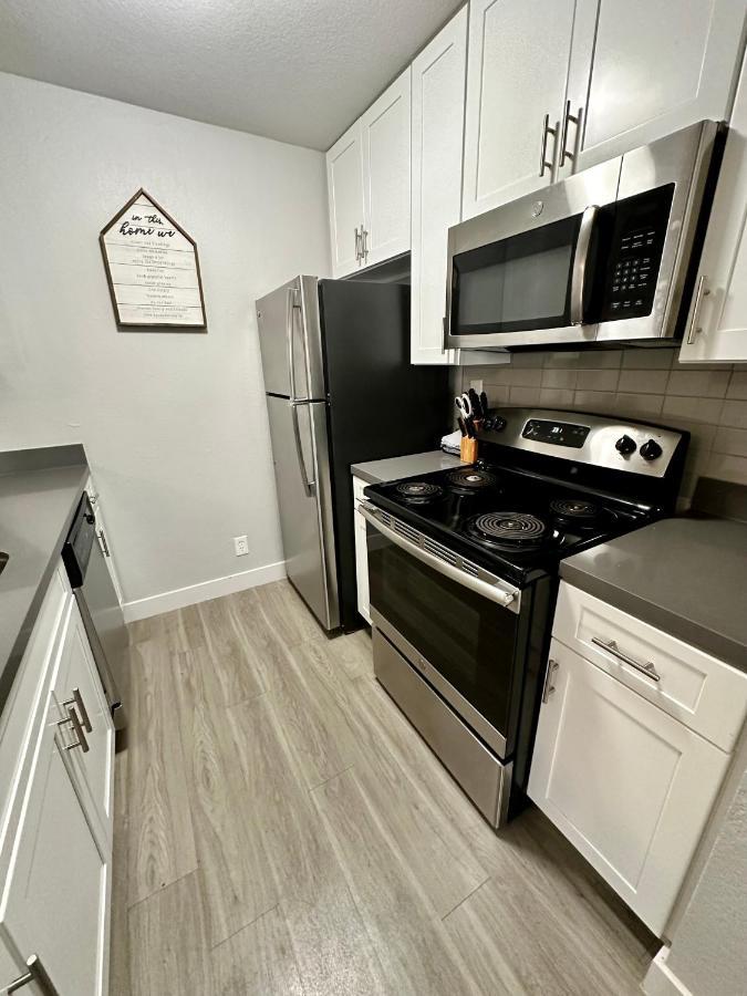 Entire Apartment + Parking ロサンゼルス エクステリア 写真