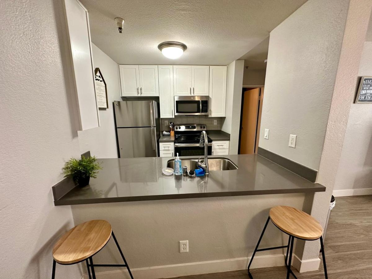 Entire Apartment + Parking ロサンゼルス エクステリア 写真
