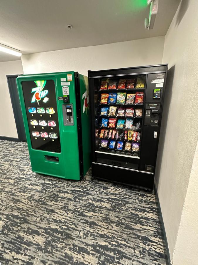 Entire Apartment + Parking ロサンゼルス エクステリア 写真